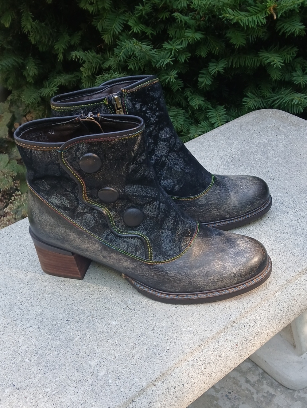 L'Artiste by Spring Step Gabory ankle boots in Black. Sz 9